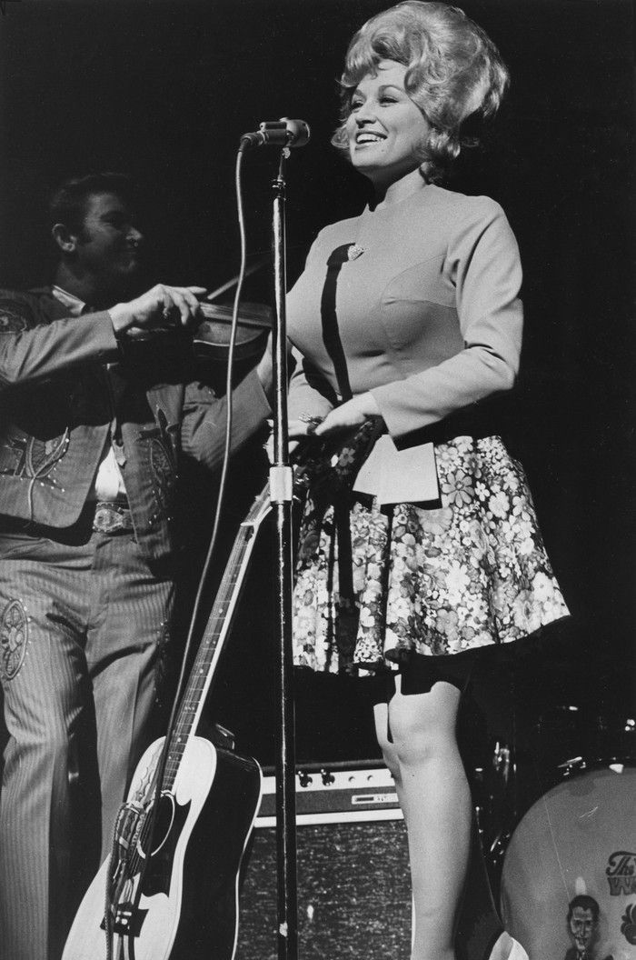  Dolly Parton performs as part of the Porter Wagoner show at the Queen Elizabeth Theatre.