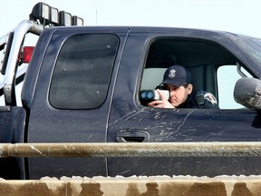 Windsor Police Const. Dave Repko uses a radar gun on top of the Central Avenue overpass at the E.C. Row Expressway in this file photo. (NICK BRANCACCIO/The Windsor Star.)