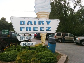Dairy-Freez-sign