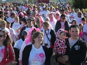 Participants in the Canadian Breast Cancer Foundation CIBC Run for the Cure begin the run at the Riverfront Festival Plaza in Windsor, Ont., Sunday, Sept. 30, 2012.  Windsor (DAX MELMER/The Windsor Star)