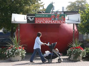 Shown in this file photo, the big red tomato in downtown Leamington, Ont. has been a fixture in the town for years.(The Windsor Star-Dan Janisse)