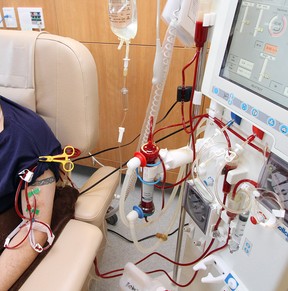 A patient undergoing dialysis at the Community Dialysis Unit in Victoria, B.C. Feb.1, 2011. (Postmedia files)
