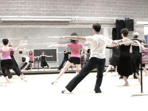 Dancers at an open class with HNM Dance Co. (Photo: Courtesy Anh Nguyen)