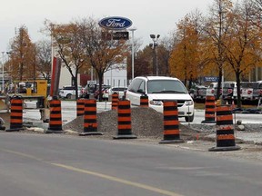 Construction continues on Provincial Road near Cabana Road west in Windsor, Ont. on October 23, 2012.  (JASON KRYK/ The Windsor Star)