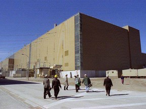 Files: Ontario Hydro's Bruce Nuclear Power Development's nuclear reactor and turbine building.July 19, 1995.