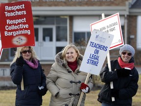 Malden Central Public School teachers hold a Super Tuesday picket asking to stop Bill 115 December 18, 2012. (NICK BRANCACCIO/The Windsor Star)