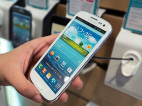 A customer looks at a Galaxy S III phone in this file photo. (Jason Alden/Bloomberg)