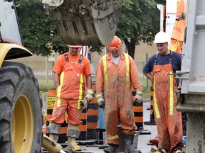 File photo of an Enwin Utilites crew replacing a watermain valve on a city street. (Windsor Star files)