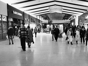 Shoppers roam the halls at Devonshire Mall on Jan. 21, 1985. (FILES/The Windsor Star)