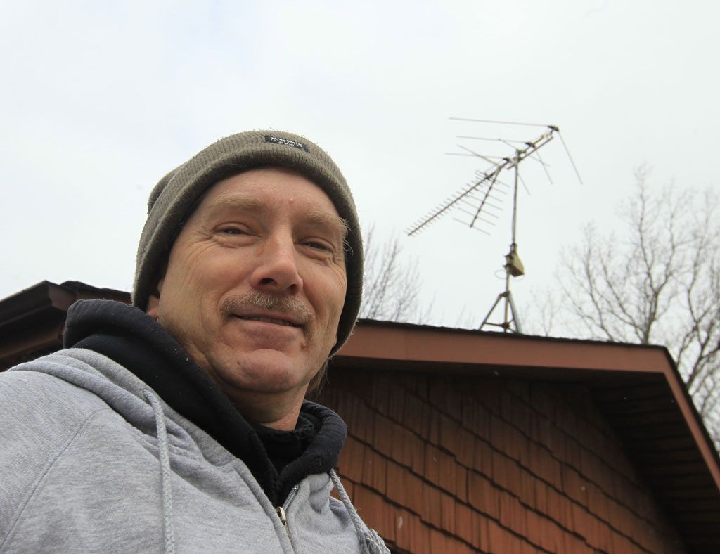 Canadians buy TV antennas to watch U.S. Super Bowl ads Windsor Star