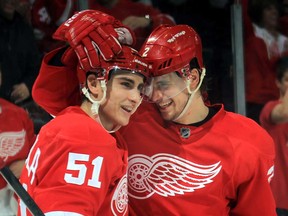 Detroit’s Brendan Smith, left, congratulates teammate Valtteri Filppula for his goal in a 4-1 win over Dallas Tuesday at Joe Louis Arena in Detroit. Smith’s brother Reilly plays for the Stars.
(Dave Reginek/NHLI via Getty Images)