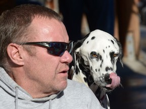 Rick Heltebrake, the man who called police informing them that fugitive Christopher Dorner had hijacked his car, talks to the media with his dog Suni about the ordeal in Angelus Oaks, California, February 13, 2013. Suspected cop killer Dorner is believed to have been killed in a shoot-out at a cabin in the San Bernardino Mountains. AFP PHOTO / JOE KLAMAR