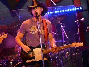 Tim McGraw performs on ABC's "Good Morning America" at the House of Blues on February 1, 2013 in New Orleans, Louisiana. (Photo by Rick Diamond/Getty Images)