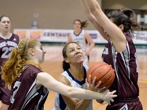 Windsor’s Korissa Williams, centre, battles against Ottawa defenders during the opening game of the CIS women’s basketball championships Friday at the University of Regina. The Lancers beat the Gee-Gees 56-46. (TROY FLEECE/Regina Leader-Post)