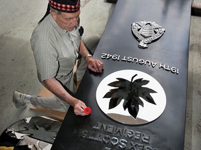 Second World War Veteran Jim Elliott is seen at a war memorial in this 2006 file photo. (Nick Brancaccio/The Windsor Star)