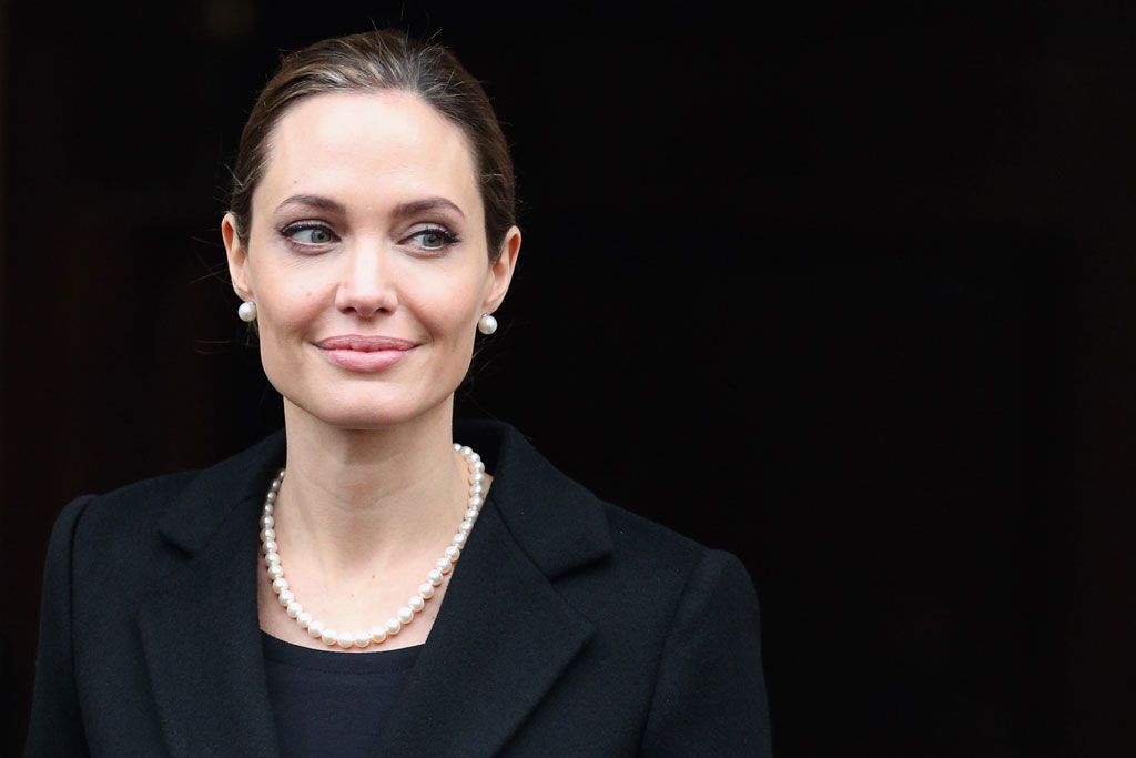 Angelina Jolie urges women to 'go for mammograms and blood tests