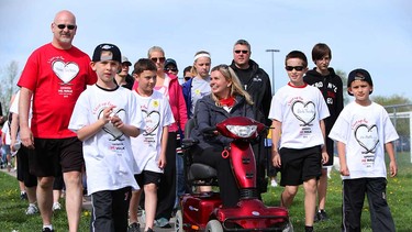 Jodi Tucker, centre, is surrounded by family and friends during the 2013 Mandarin MS Walk near Assumption high school Sunday, May 5 in Windsor, Ont. (KRISTIE PEARCE/The Windsor Star)