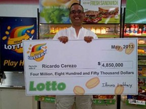 Ricardo Cerezo holds an oversized cheque for US$4.85 million after cashing in a winning Illinois Lottery ticket his wife found in a cookie jar, just as the family was facing eviction from their home in Geneva. (Credit: Illinois Lottery)