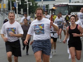 2001 file photo of Windsor Police Const.Troy Klyn running the torch into Windsor on June 4. (Windsor Star files)