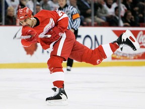 Former Detroit Red Wings defenceman Chris Chelios will work on special assignments with the Detroit defence under new coach Jeff Blashill.