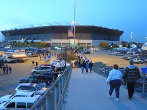 Football fans head to the Pontiac Silverdome to watch the Lions in 2001. (Tom Pidgeon/Allsport)