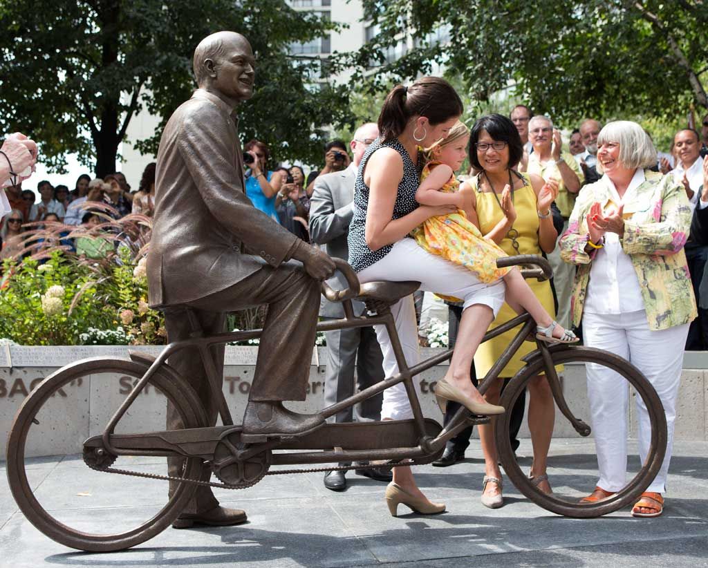 Jack Layton statue unveiled on T.O. waterfront ferry terminal