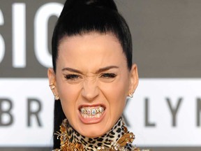Katy Perry wears a grill that says "ROAR" as she arrives at the MTV Video Music Awards on Sunday, Aug. 25, 2013, at the Barclays Center in the Brooklyn borough of New York. (Photo by Evan Agostini/Invision/AP)