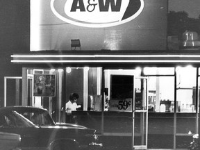 Cars pull up to the A&W on Central Avenue for dinner on June 11, 1973. (WALTER JACKSON/The Windsor Star)