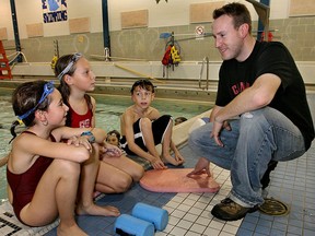Former Olympian Mike McWha, right, talks to swimmers at Massey high school in 2005. (Windsor Star file photo)