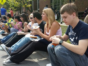 With all but one eatery closed because of the strike, University of Windsor students munch on free hot dogs provided at a barbecue hosted by CUPE Local 1393. (TwitPic: Jason Kryk/The Windsor Star)