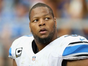 Lions defensive tackle Ndamukong Suh watches from the sidelines against the Arizona Cardinals at the University of Phoenix Stadium in Glendale, Arizona. (Photo by Christian Petersen/Getty Images)