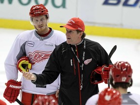 Red Wings coach Mike Babcock, centre, talks to his players during practice at the Joe Louis Arena in Detroit on Friday, May 17, 2013. (TYLER BROWNBRIDGE/The Windsor Star)
