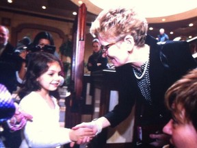Premier Kathleen Wynne meets Gabby Wilkinson in Windsor. The 7-year-old sold her a bracelet for cancer fundraiser. (TwitPic: Dan Janisse/The Windsor Star)
