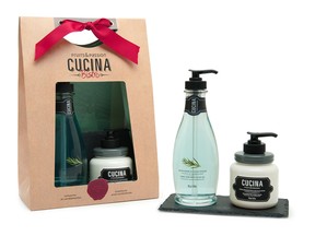 Fruits & Passion always has a fabulous collection of holiday products, but we've fallen for the Cucina Bistro line this year.