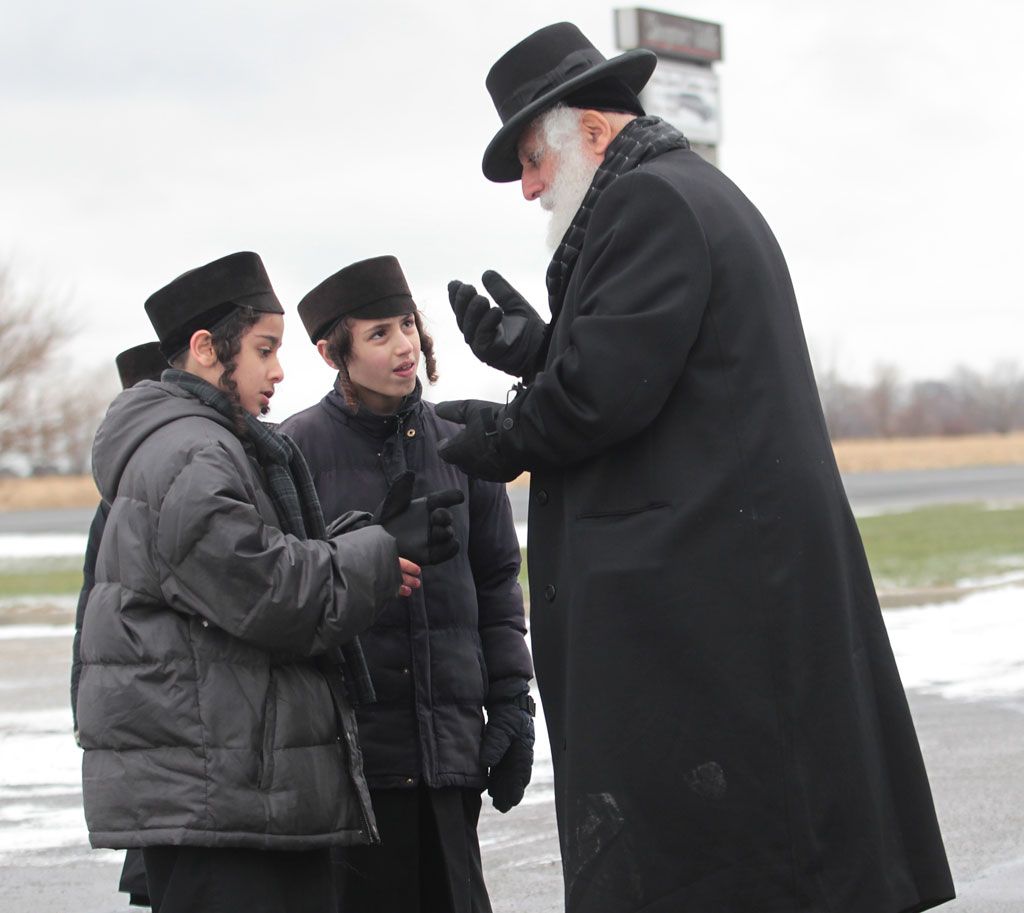 Lev Tahor meets with child protection workers, stays in Chatham (With