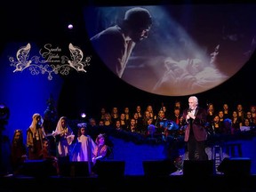 The Festival Choir from Holy Names High School sings with Kenny Rogers at Caesars Windsor. (Sandra Tejada/Special to The Star)