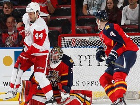 Detroit's Todd Bertuzzi, left, attempts to tip the puck past Florida goaltender Tim Thomas at the BB&T Center on December 10, 2013 in Sunrise, Fla. (Joel Auerbach/Getty Images)