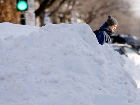 File photo of a snowbank. A local safety expert is reminding Windsor and Essex County residents to consider snowbank safety. (Windsor Star files)