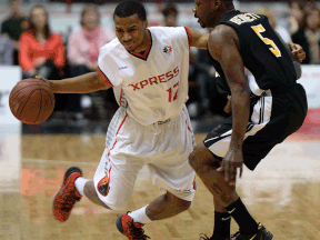 Windsor's Darren Duncan, left, is guarded by London's Tony Bennett at the WFCU Centre. (DAN JANISSE/The Windsor Star)