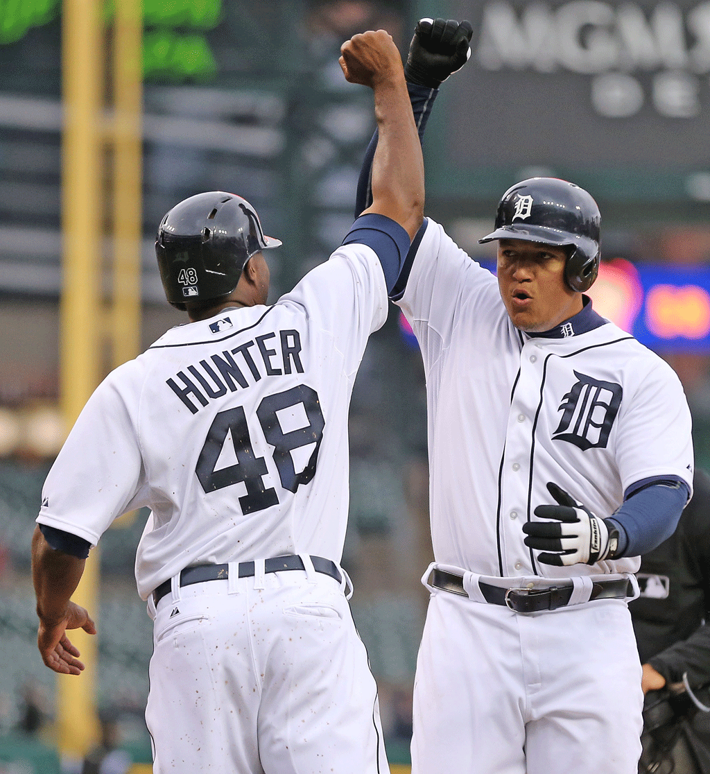 GIF: Rajai Davis, Torii Hunter hit home runs in 10-4 Tigers win