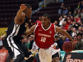 The Windsor Express' Darren Duncan cuts around the London Lightnings Darin Mency at the WFCU Centre in Windsor on Tuesday, April 1, 2014.                         (TYLER BROWNBRIDGE/The Windsor Star)