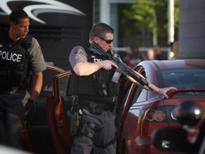Windsor police pull over car with guns drawn outside Windsor Art Gallery. (DAX MELMER/The Windsor Star)