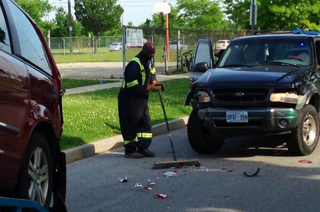 Twovehicle crash slows traffic in east Windsor Windsor Star