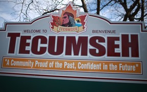 Town of Tecumseh sign.