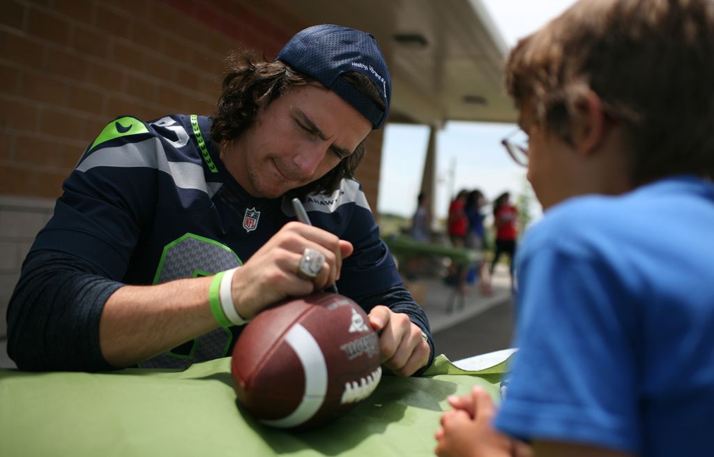 Canadian TE Luke Willson returns to Seattle Seahawks 