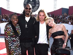Cori Broadus, left, rapper Snoop Dogg, Friend's Place representative Jesse, and singer Miley Cyrus attend the 2014 MTV Video Music Awards at The Forum on August 24, 2014 in Inglewood, California.  (Photo by Larry Busacca/Getty Images for MTV) ORG XMIT: 503898509