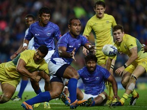 Samoa's Faalemiga Selesele, centre, passes the ball during the rugby sevens bronze medal match between Australia and Samoa at Commonwealth Games in Glasgow last week. (Getty Images)