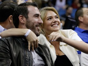 Detroit Tigers pitcher Justin Verlander, left, and model Kate Upton watch the first half of an NBA game between the Orlando Magic and the Oklahoma City Thunder. (AP Photo/John Raoux)