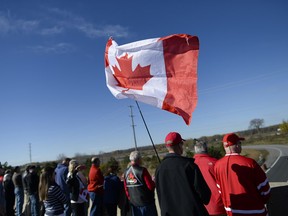 Supporters gather at Bankfield at the 416 to pay respect to Nathan Cirillo, whose body was transported on the Highway of Heroes to Hamilton on Friday, Oct. 24, 2014. (James Park / Ottawa Citizen)