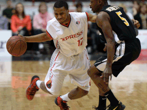 Windsor's Darren Duncan, left, is guarded by London's Tony Bennett at the WFCU Centre. (DAN JANISSE/The Windsor Star)